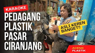 PEDAGANG PLASTIK KARAOKEAN DI PASAR CIRANJANG,SUARANYA BAGUS.JANJI SUCI -  YOVIE & NUNO.