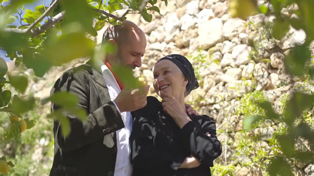 La Mirren Del Video La Vacinada Con Zalone