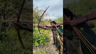 Caçadores Tribais em Ação 🔥 Primitive Hunters Skills in the Wild #shorts