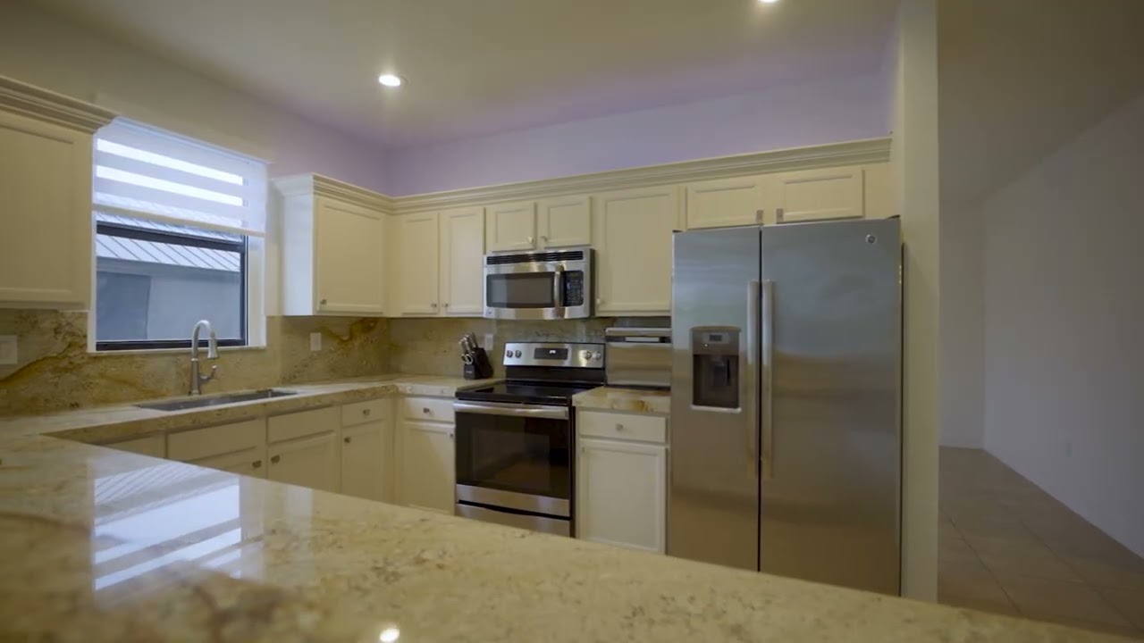 🚨 Beautiful 4 Bedroom / 2.5 bathroom single family home in the Miami community of Venetian Parc 🏡