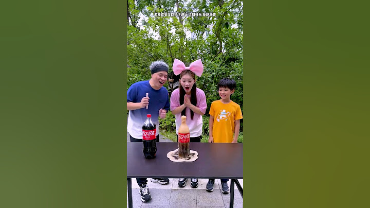 Coke fountain challenge, who can spray the highest? #Funnyfamily #Partygames #Familygames
