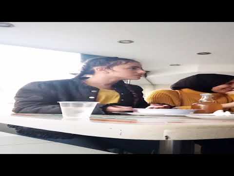 فتاة كشرى التحرير فرع الدقى لو سمحت مين اللى عمل الكشرى دة