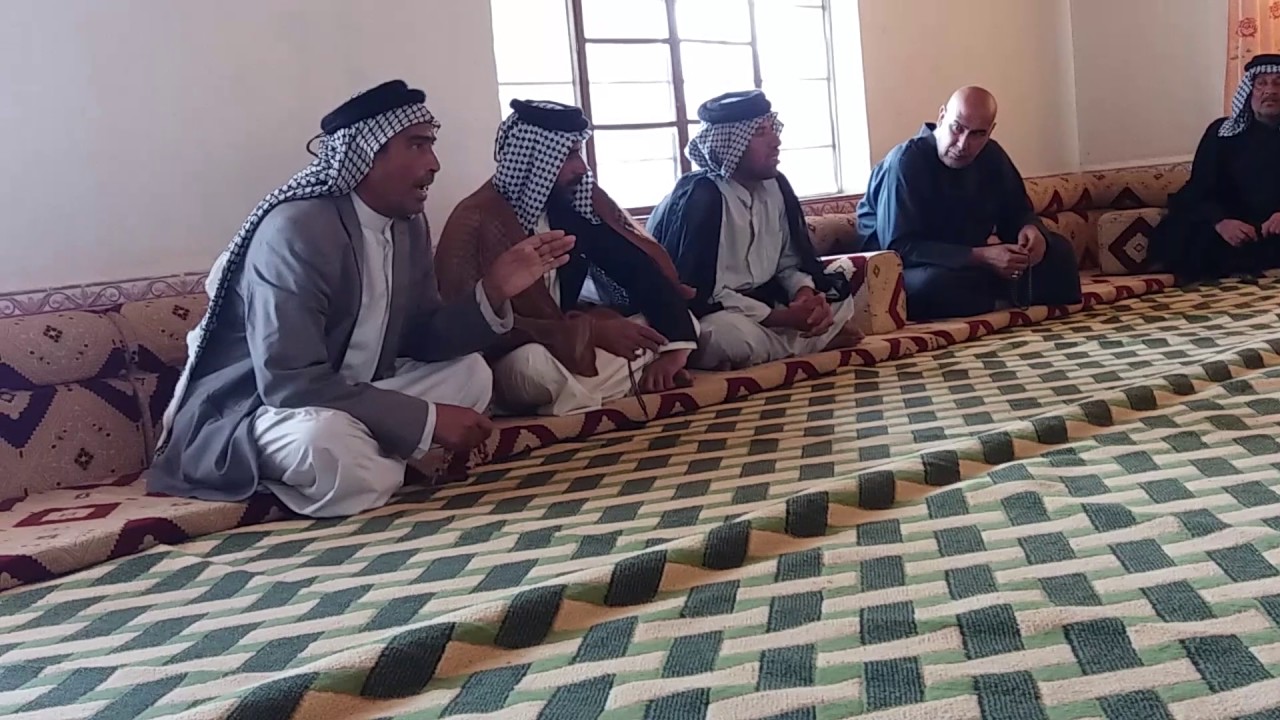 طلابة بين عشيرة الجماملة وعشيرة العضيميين في ديوان الشيخ الحاج داخل بندر الدوخي عشائر العساكرة