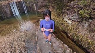 女装　Leohexでデジカメの電池交換