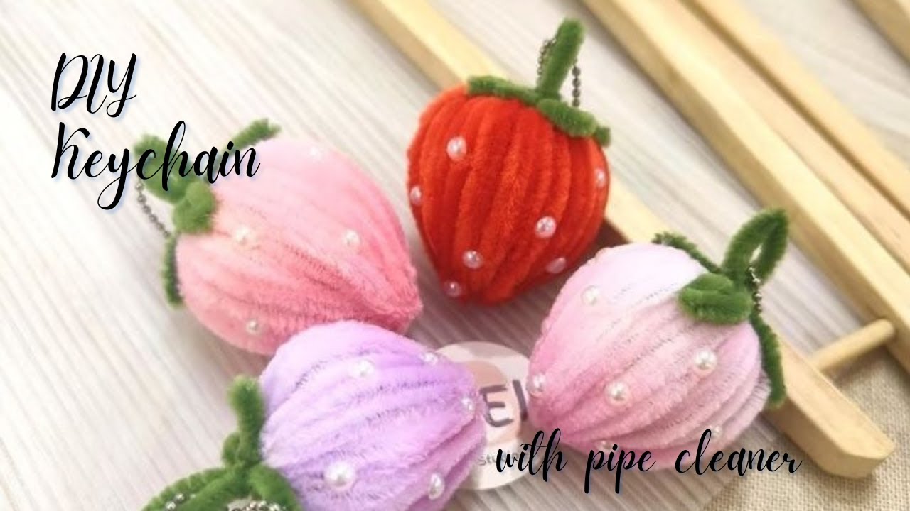 DIY Strawberry Keychain with Pipe Cleaner (chenille wire) - Ide Kerajinan untuk di jual