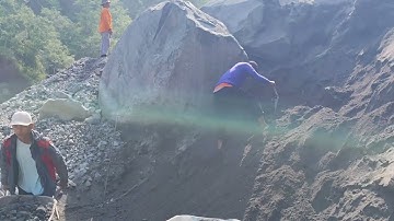 The process of separating sand and stone 