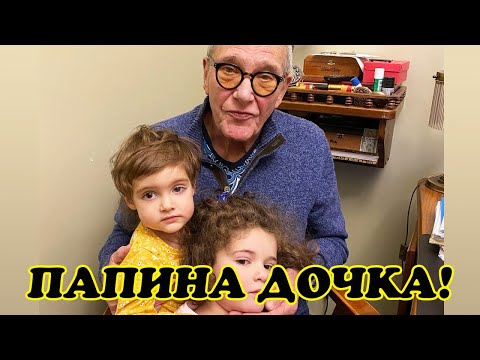 Жена актера Эммануила Виторгана Ирина Млодик показала младшую дочку Клару