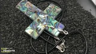 Pendentif en nacre d'abalone en forme de croix