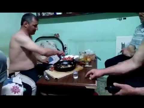 İçki içerken yanan adam