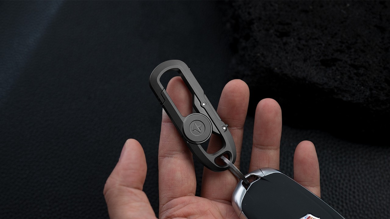 This Magnetic Keychain Has A Three-Level Locking System So It's