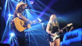 Brad Paisley ft: Lindsay Ell Whiskey Lullaby