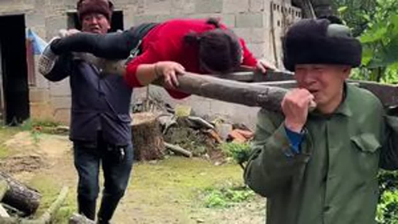 农村搞笑视频，#专治不开心的人，