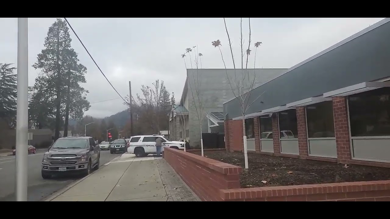 GRANTS PASS COPS HAVE NOTHING TO DO - YouTube