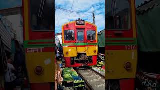 Fascinating Railway Market Filmed Up-Close