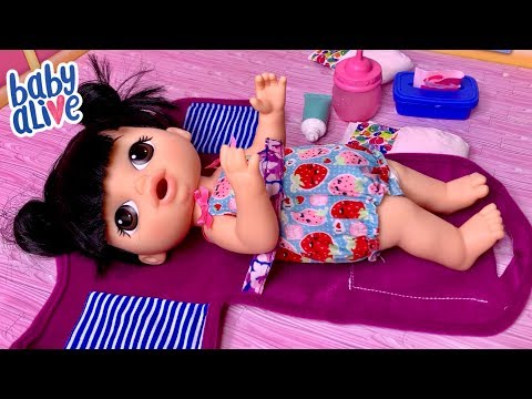 baby-alive-video-misung-try’s-out-the-new-baby-alive-diaper-changing-kit