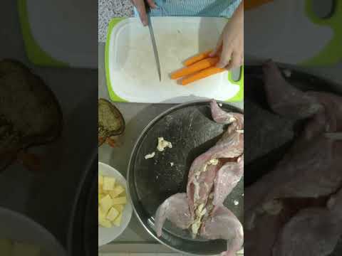 Video: Si Të Gatuaj Një Lepur Në Salcë Kosi