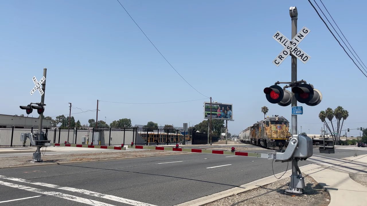 Mulberry Dr railroad crossing, Whittier, CA