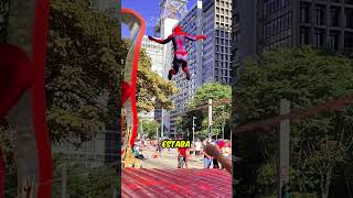 Le Arrancó El Cierre Al Hombre Araña