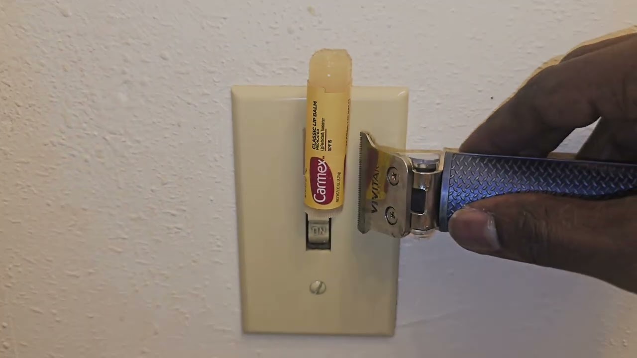 Зовите меня Пурраноид или Скитзо ион Карр, я всегда проверяю освещение в квартирах Air BnB😳