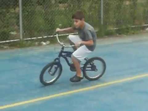 Acidente ao vivo. Crianças andando de Bicicleta... 