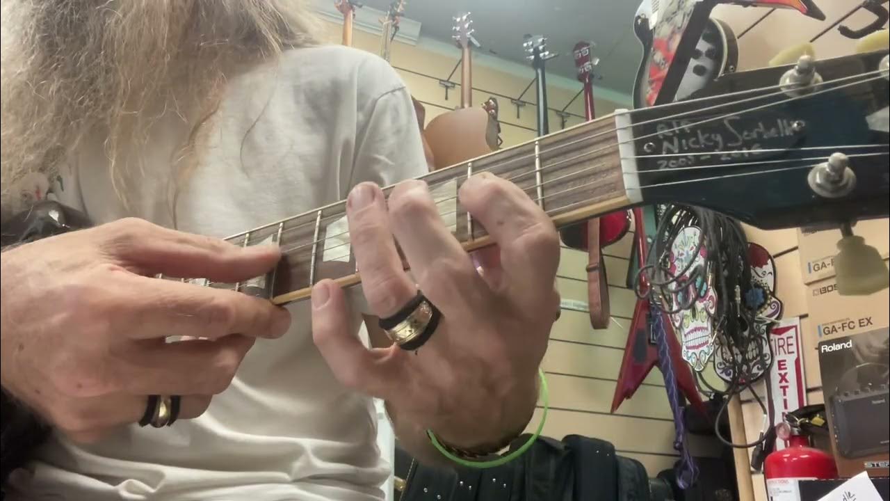 Why can’t I strum the blues? Learn here how to strum and count the