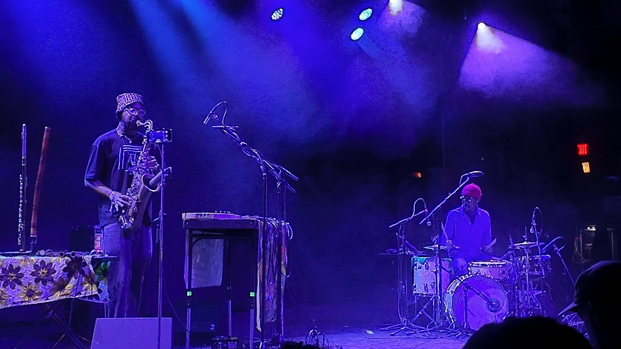 YouTubeでSHABAKA 3/28/26 Big Ears Festival, Knoxville, TN @ Mill & Minesを視聴 YouTubeでSHABAKA 3/28/26 Big Ears Festival, Knoxville, TN @ Mill & Minesを視聴