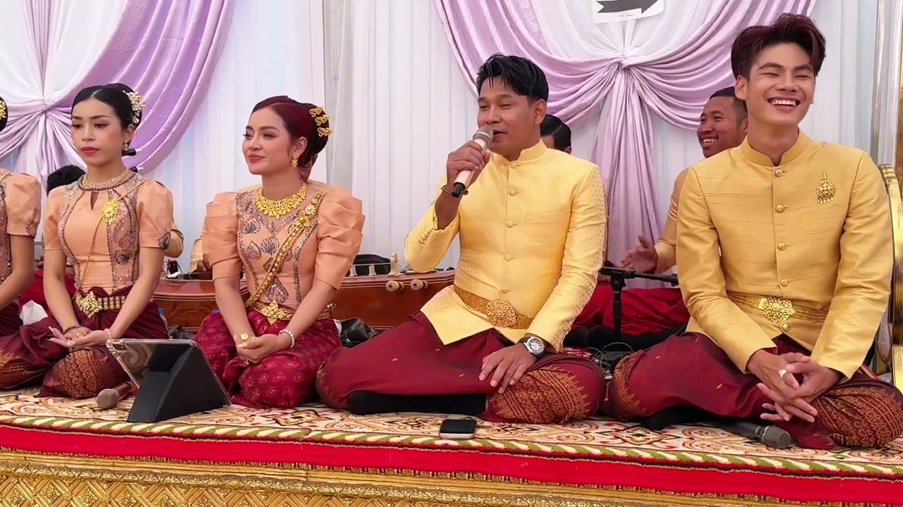 ម្នាក់ឯងច្រៀងសំលេងពីរ ពីរោះណាស់🎤 បទជ័យលក់នំបញ្ចុក ប្រគំដោយ តន្ត្រីបុរាណខាត់សួស្ដី