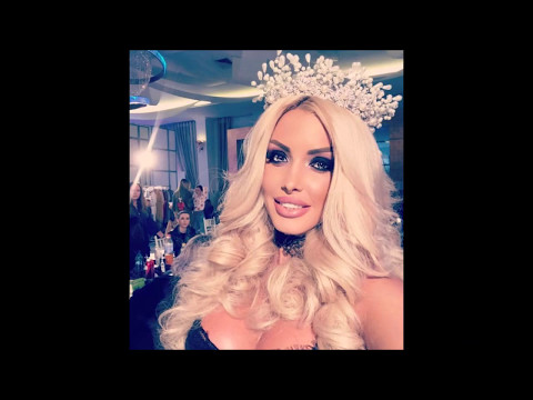 Barbie Akademie: Life is fun. For a Bimbo.