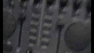 Can you scratch with the Behringer BCD2000
