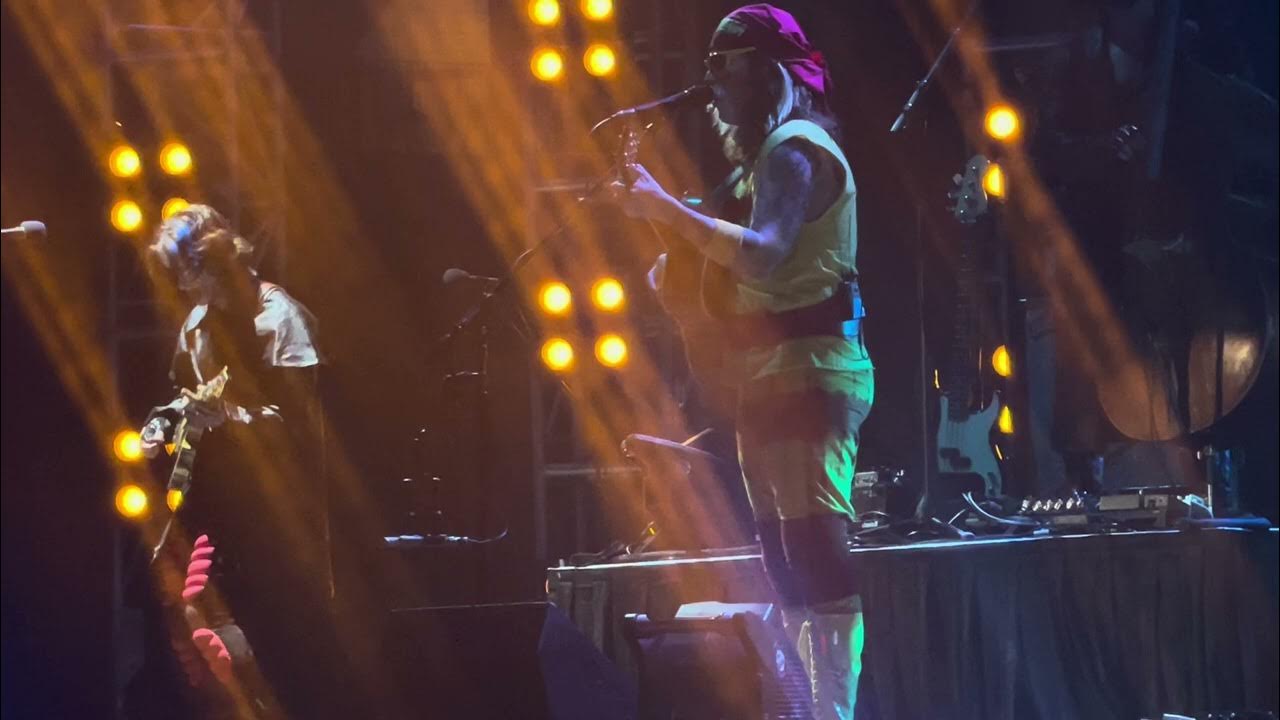 Billy strings w duane trucks reuben s train 10 31 23 van andel