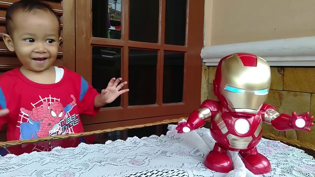 HulkBuster Unboxing 1/6 Scale Figure by Hot Toys.. 
