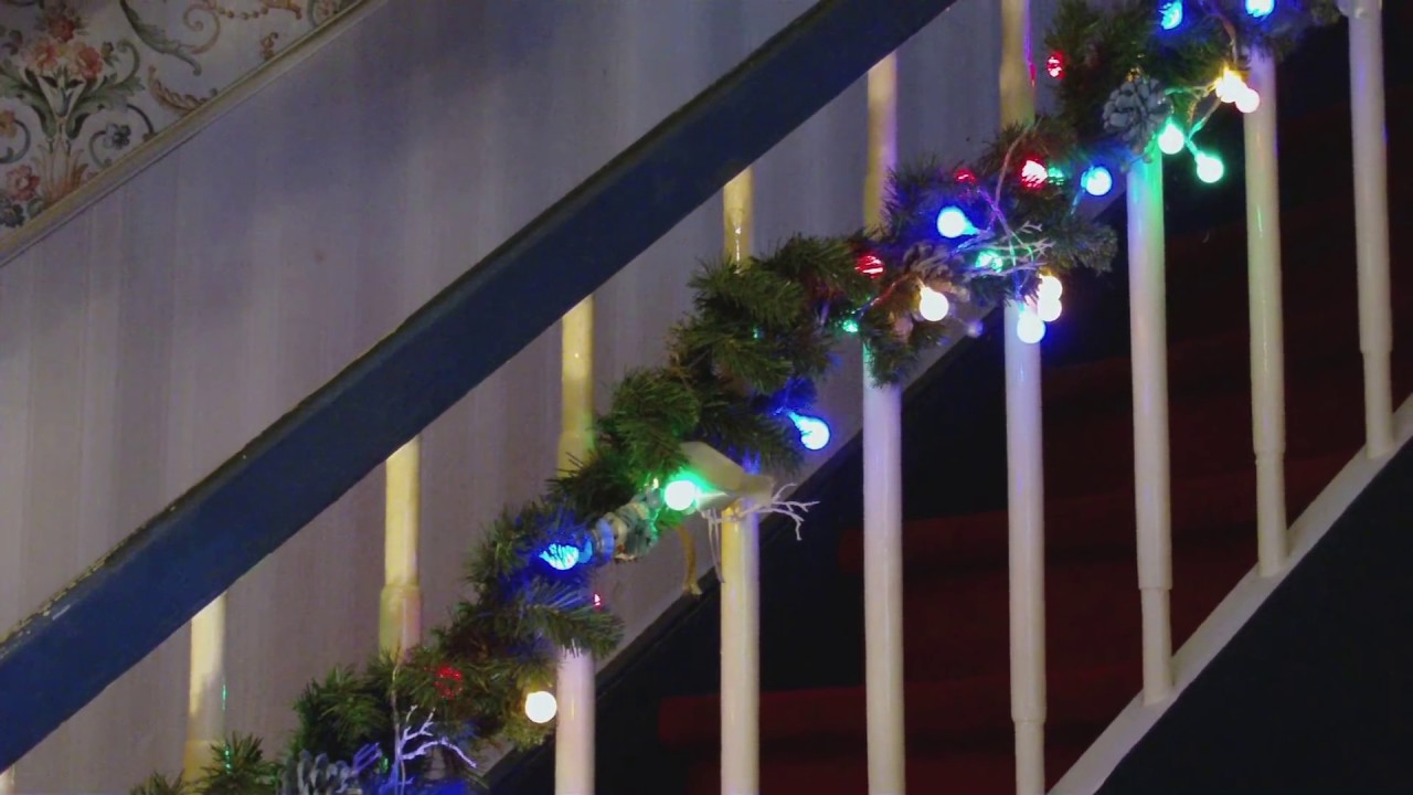 DIY - Treppengeländer weihnachtlich gestalten mit Lichterketten - YouTube