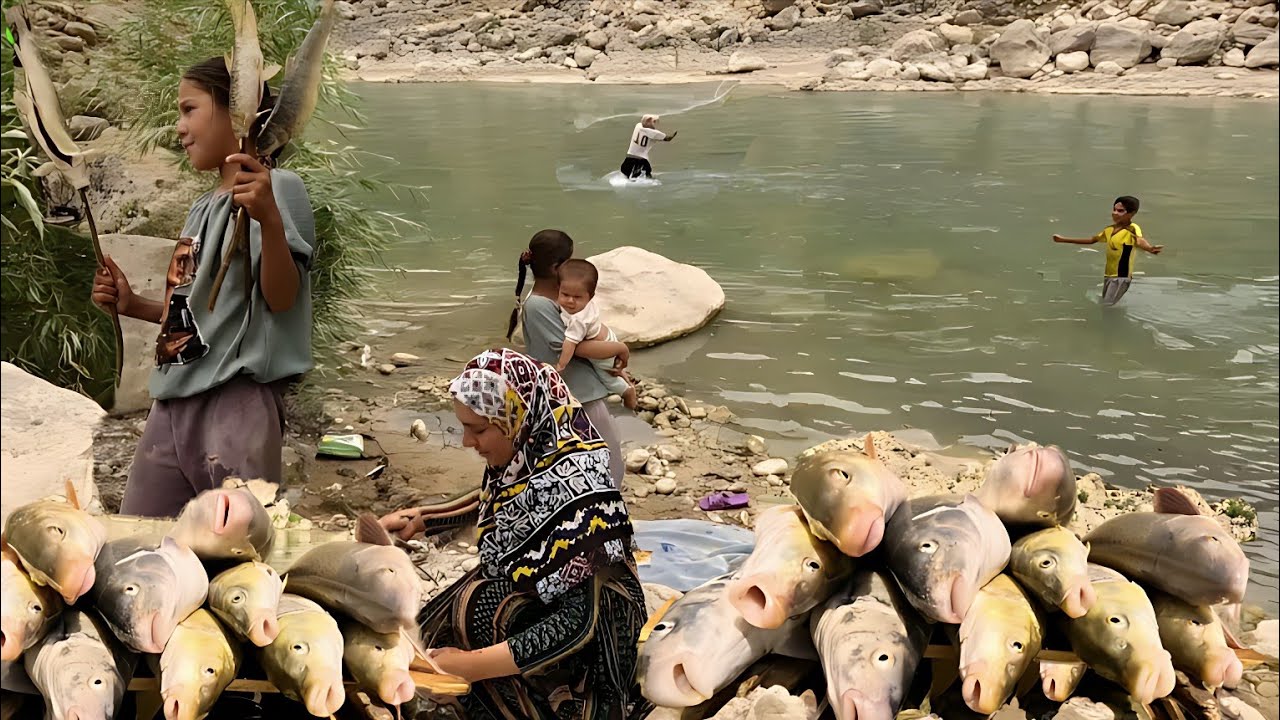 Семья кочевников ловит рыбу в горной реке и торгует товарами первой необходимости | Кочевая жизнь