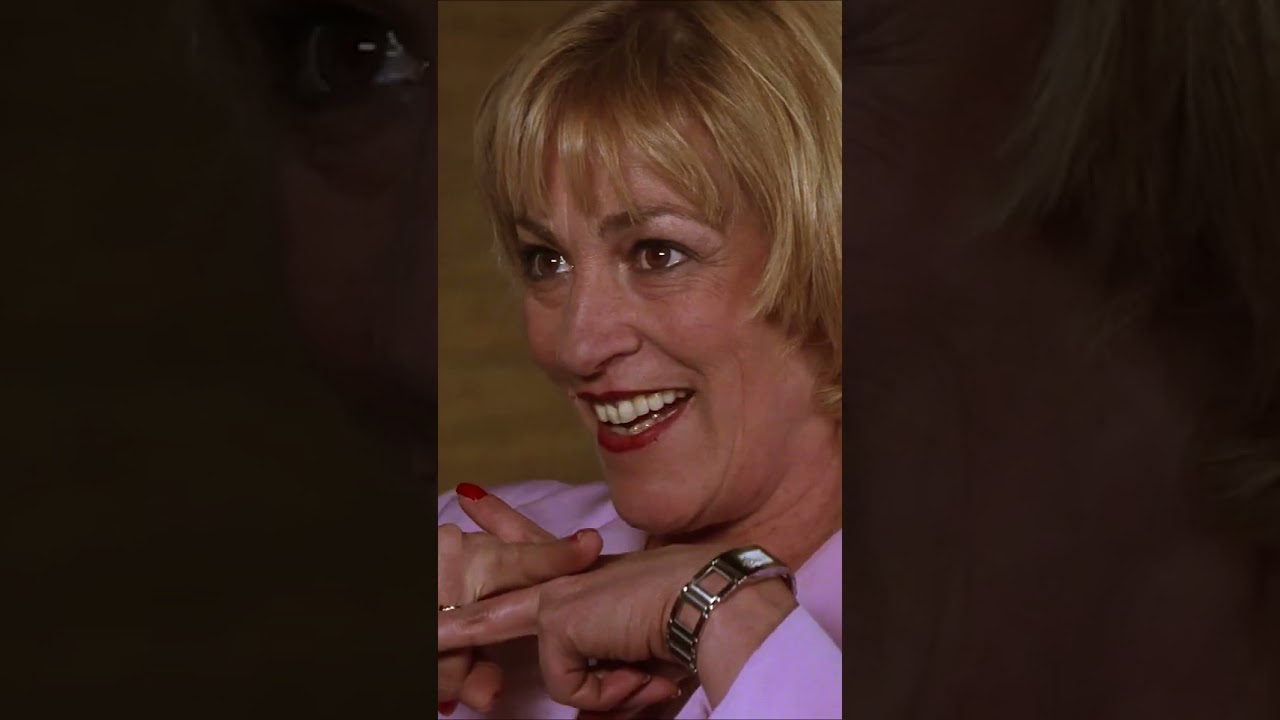 CLIP 02 LA COMUNIDAD 4K | Reestreno 25 aniversario | Avalon