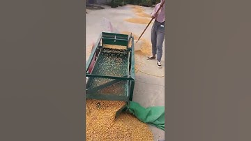 The corn vibrating screen is very clean for cleaning all kinds of particles