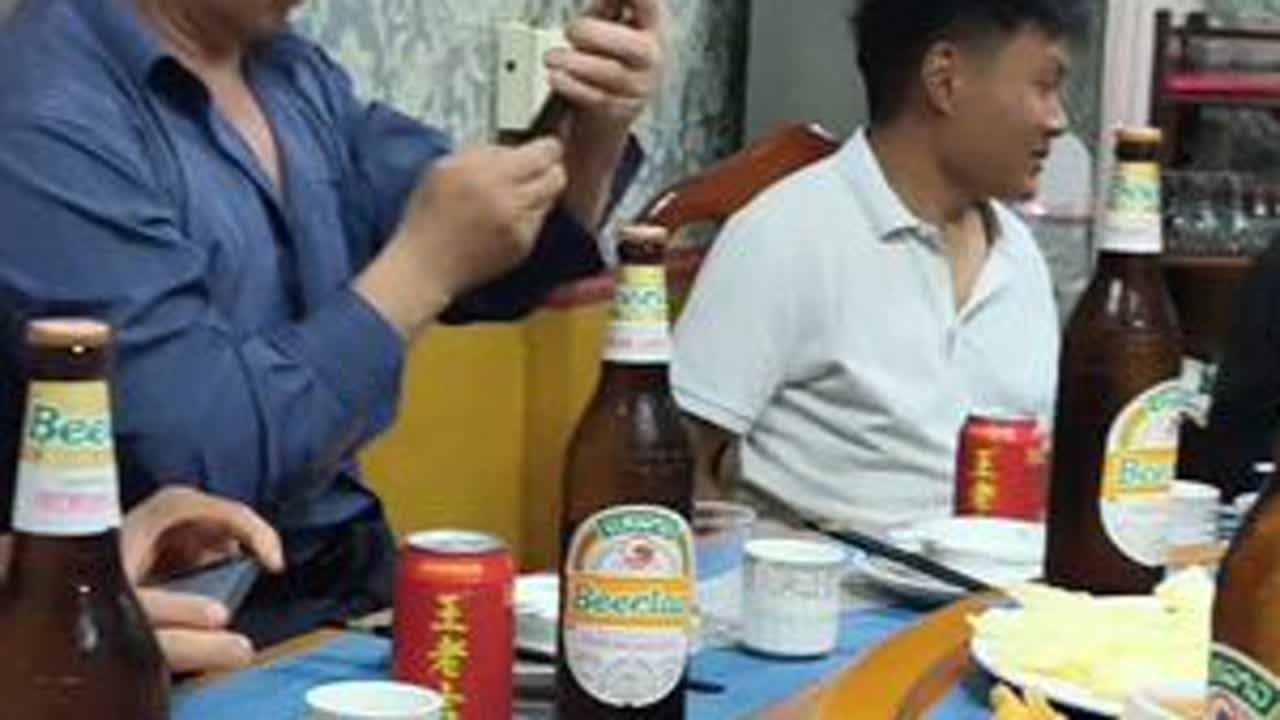 #要回国了#请大家吃饭#在去看小胖的工地…展开:小胖带我去取票#真实国外记录