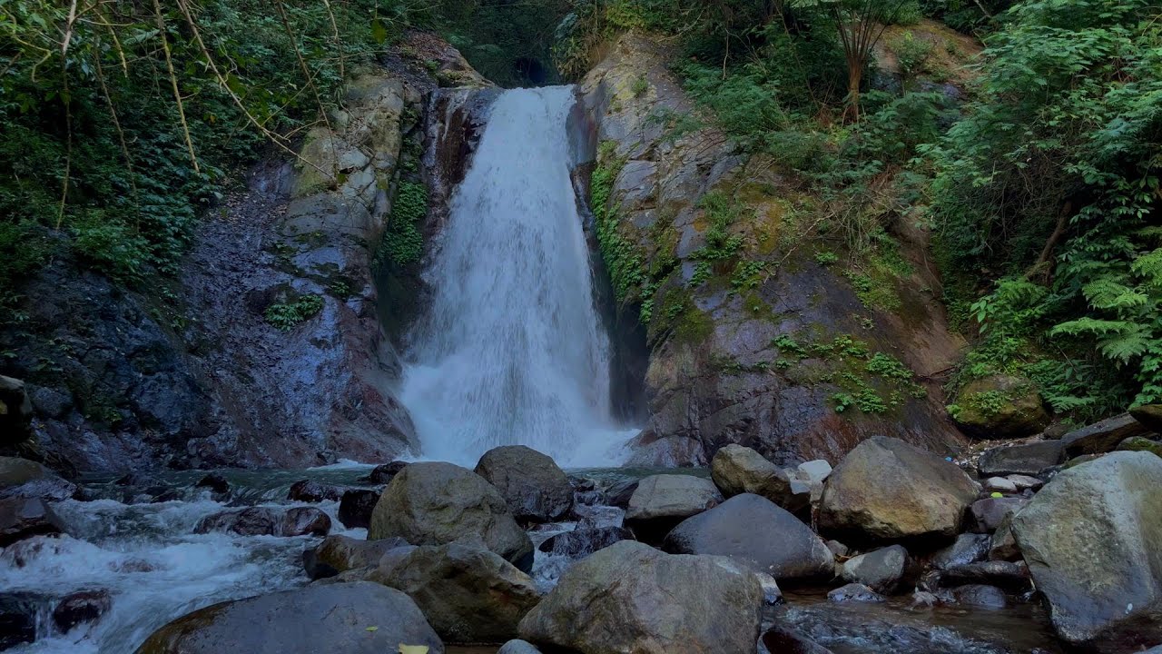 Majestic Mountain Waterfall – Powerful Cascading Water Sounds for Deep Sleep & Meditation