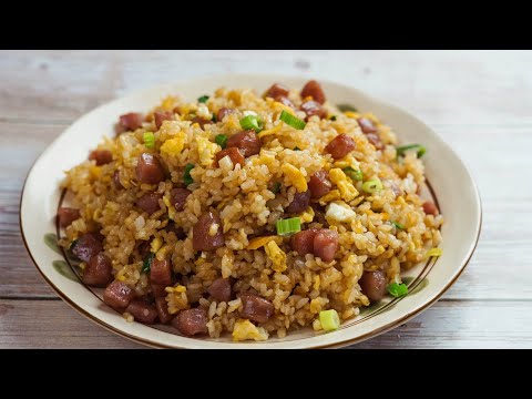 【1mintips】炒飯加香腸,少油就好吃!!連調味就簡單,香腸讓你炒飯無技巧!!隨便炒都好吃!!