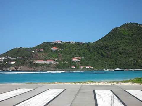 Landing at St Barthelemy Airport with a Cessna 402.