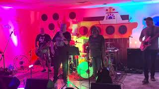 Houseband - The Cover of Leader Times