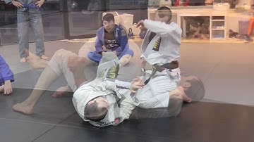 Switch Base Half Guard Pass (Lachlan Giles)