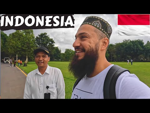 Trying To SNEAK INTO Borobudur Temple In Magelang, ‎Central Java, Indonesia 🇮🇩