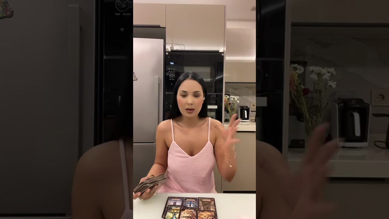 Aklındaki kişinin hayatındaki diğer kişiyle arasında neler oluyor ?