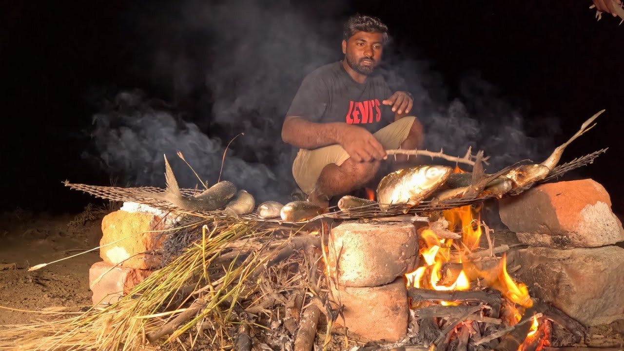 Ночью наловите много рыбы и приготовьте ее на огне без специй.