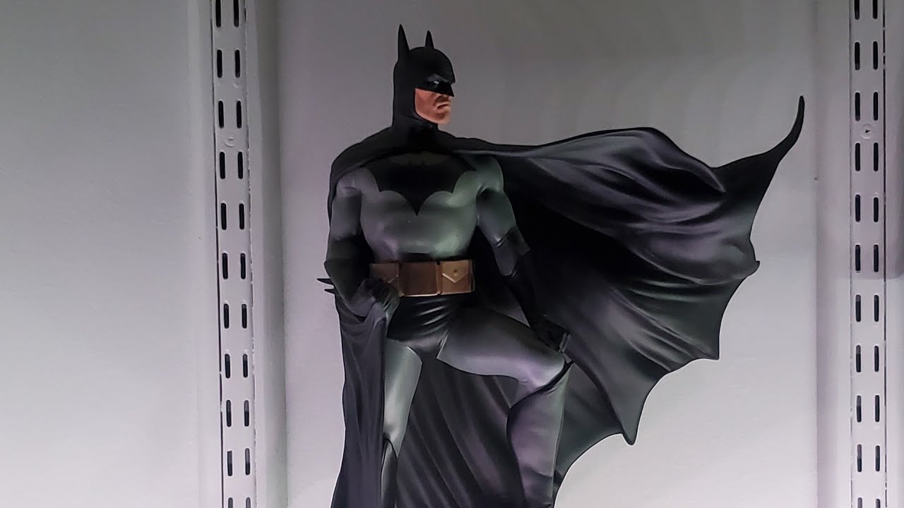 Den Knight Collectibles Episode 17:  DC Designer Series Batman by Alex Ross(Unboxing and Review)