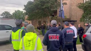 WATCH: Greenwood community gathers outside police station to pray, mourn fallen officer