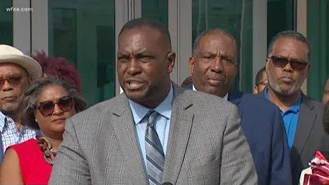 Group meets to stay they stand behind Dallas polic...
