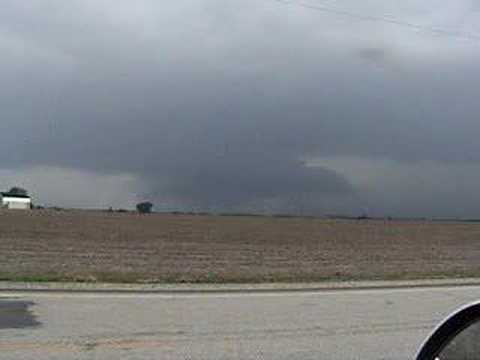 HP Supercell Wall Cloud with CG Lightning, MO, 6/7/07 - YouTube