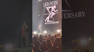 Laura PAUSINI canta A Capella al final de su concierto en KASEYA Center Miami 30 Marzo 2024