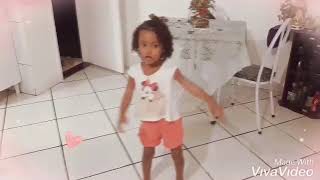 Laura Vitória.dançando-Dally.